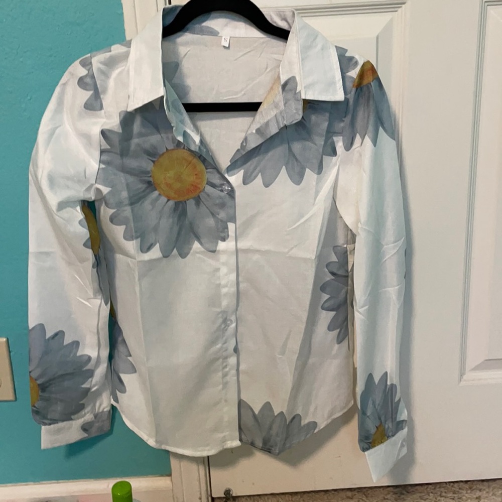 Flower button up